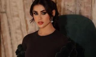 شاهد .. إطلالة ساحرة للدكتورة يومي في سهرة عرسها