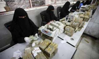 راتب للعسكريين وراتبين للمدنيين.. إعلان هام من الحكومة اليمنية بشأن صرف مرتبات جميع الموظفين