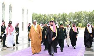 ممثل الأمير يصل إلى جدة لترؤس وفد الكويت في القمة الخليجية التشاورية الاستثنائية