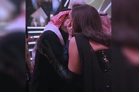 اتفرج.. الفيديو الذي دفع الشرطة السعودية لاستدعاء عبد المجيد عبد الله وأنغام
