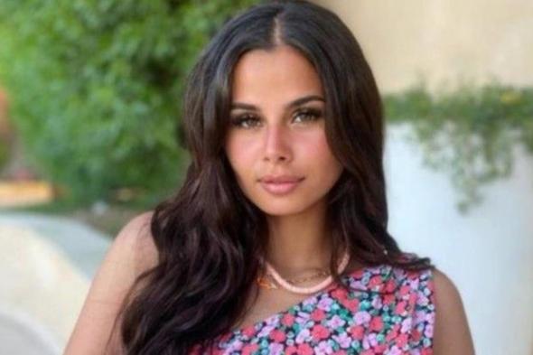 شاهد .. منة عرفة تلفت الأنظار بملابس البحر في إجازتها الصيفية